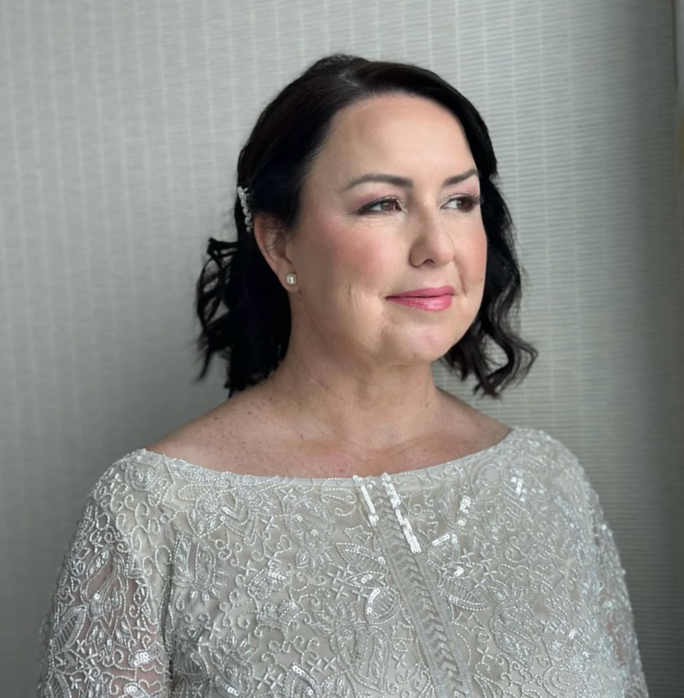 Soft glam bridal makeup by Blush and Brush by Minee, featuring flawless skin, dreamy lashes, and rosy hues for a naturally radiant and timeless look.